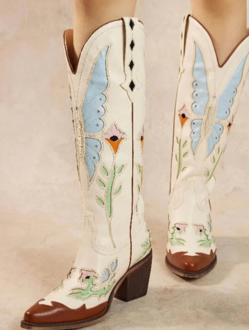 Women’s White Floral Embroidered Western Boots